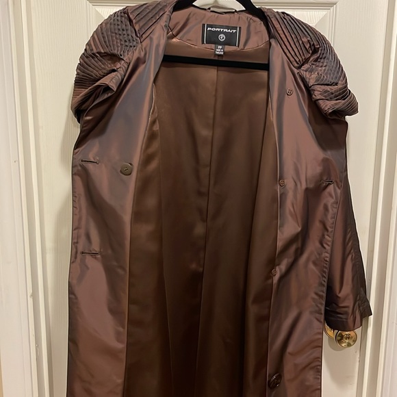 Portrait hooded trench coat - Picture 7 of 9